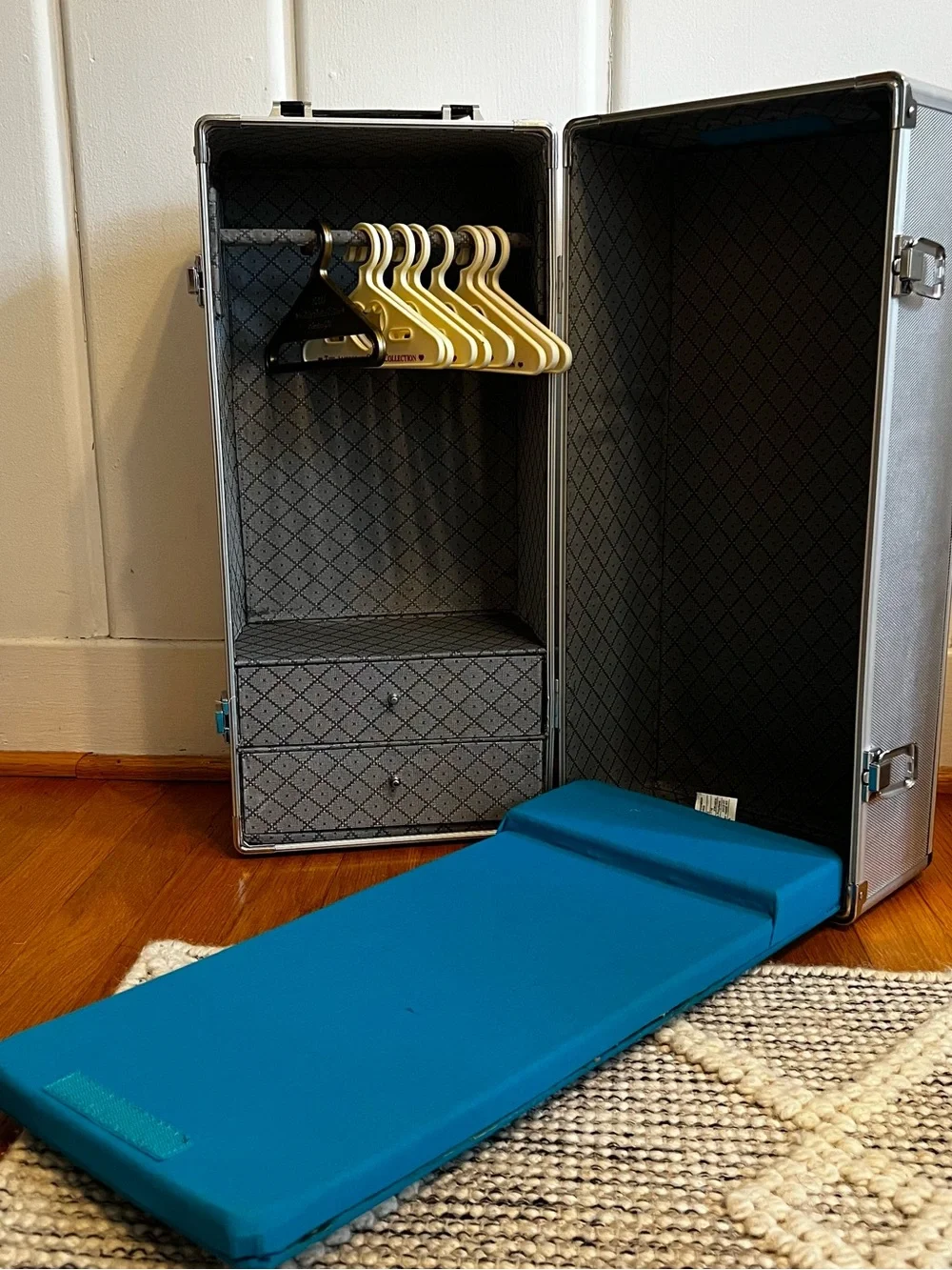 Traveling Wardrobe Case for Dolls